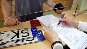 Nowy pomysł rządu na opłaty ewidencyjne. Zniknie grzywna 30 tys. zł, opłata zostanie