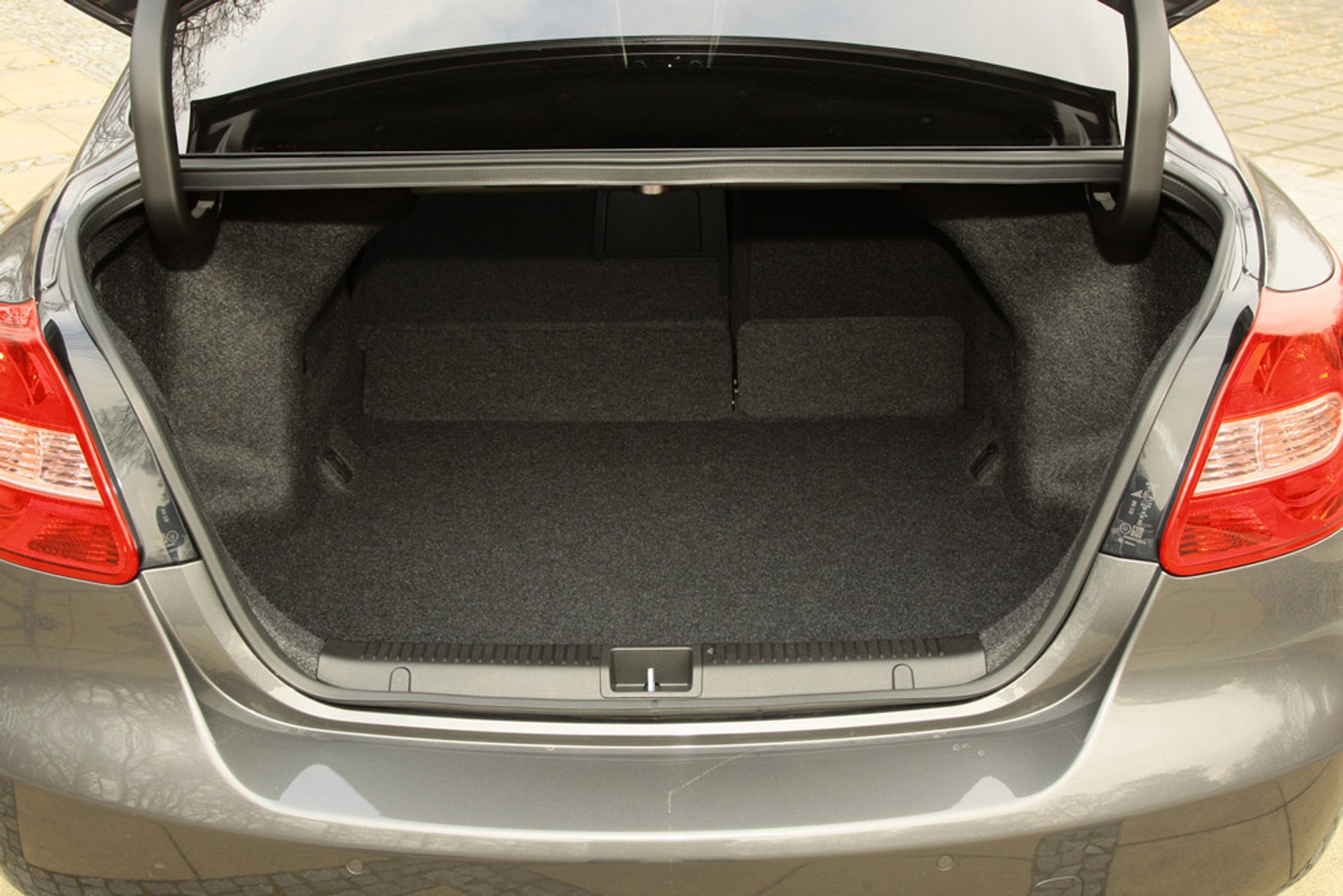 Suzuki Kizashi 2.4 VVT Sport: Sedan z dużymi ambicjami