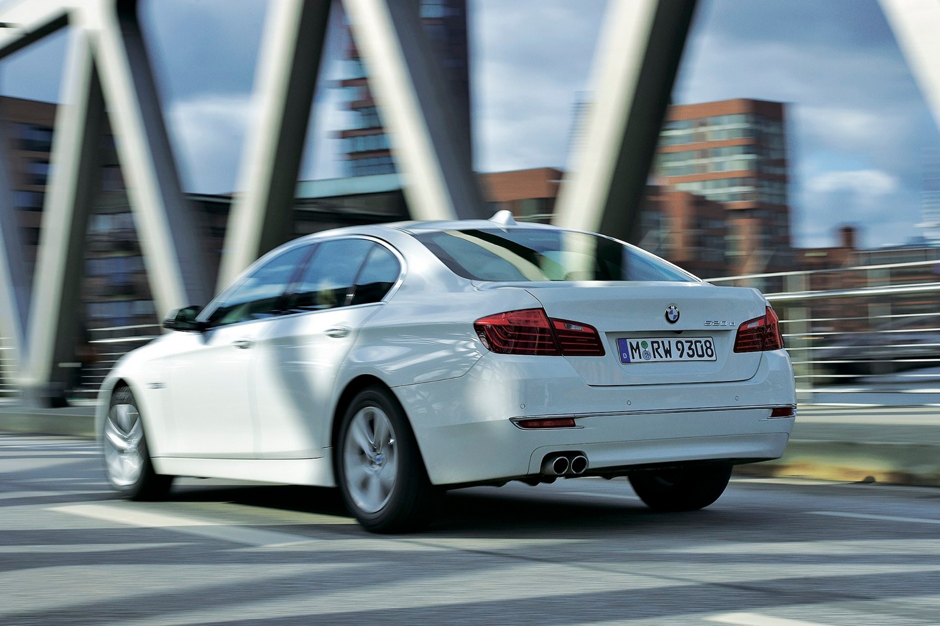 Mercedes wyhamował konkurencję - porównanie nowej klasy E z Audi A6 i BMW serii 5