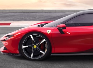 Ferrari zarabia i płaci. Po 12 tys. euro premii dla każdego pracownika