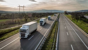 Raport DKV Mobility: Wyzwania biznesowe flot ciężarowych i osobowych w Polsce