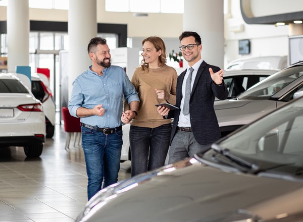 Chińczycy podgryzają liderów polskiego rynku nowych aut. Toyota spada, Volkswagen rośnie