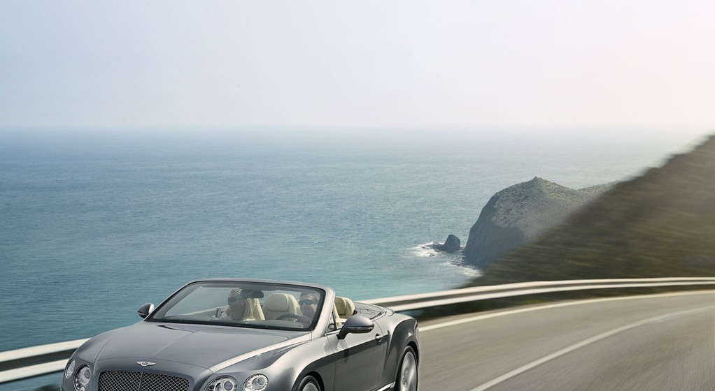 Bentley Continental zrobił striptiz