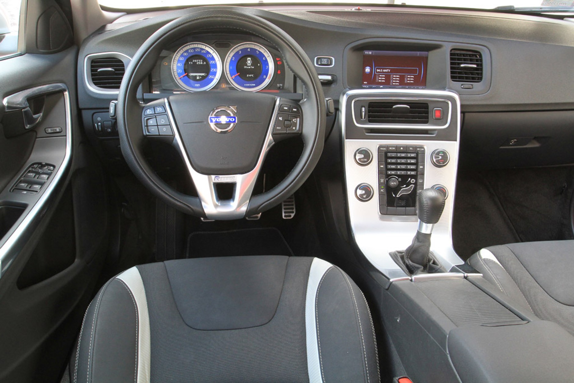 Volvo S60 T5 R-Ddesign: jeździ tak dobrze, jak wygląda