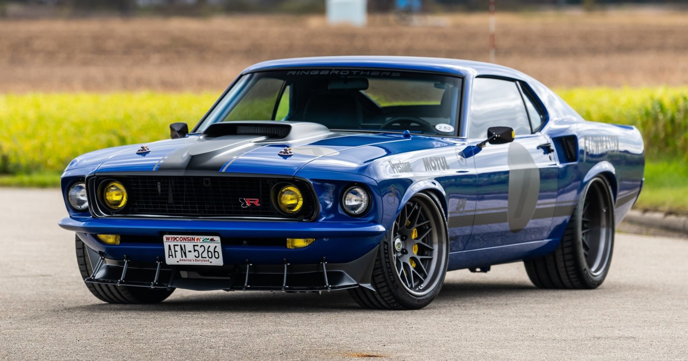 Ford Mustang Mach 1 UNKL stuningowany przez Ringbrothers