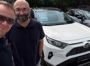 Szukaliśmy używanej Toyoty RAV4 i już wiemy: to obiekt spekulacyjny
