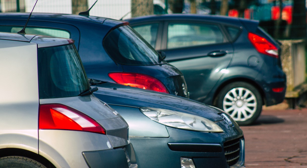 Kontrowersje wokół opłat w Szczecinie. Bezprawne kary za parkowanie poza miejscami?