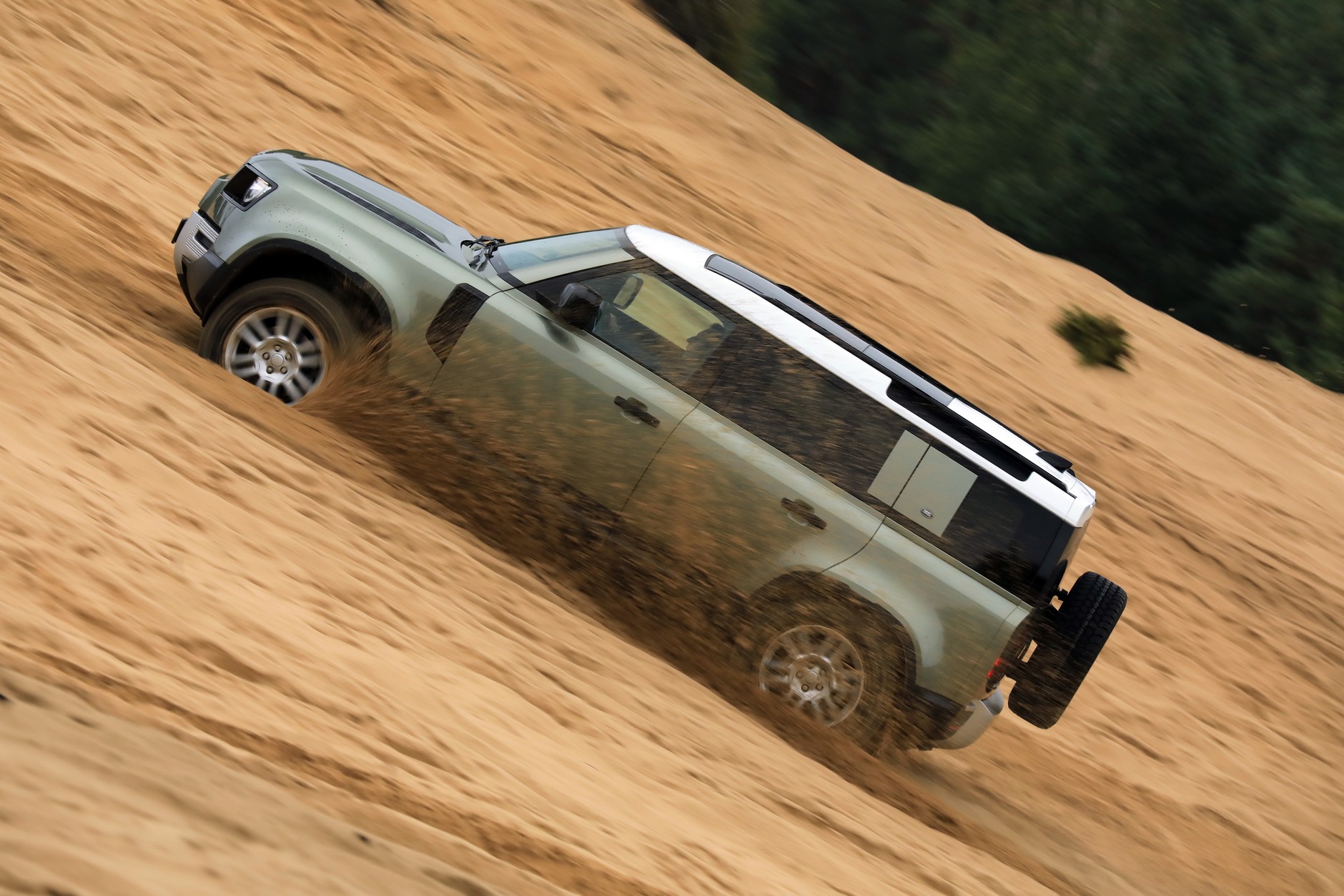 Land Rover Defender 110 2.0D AT