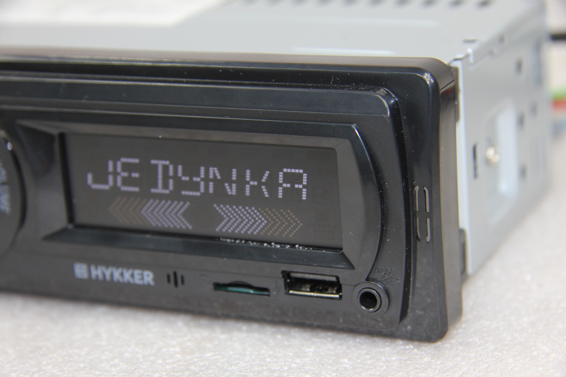 Hykker Tune gniazdo USB i czytnika kart microSD