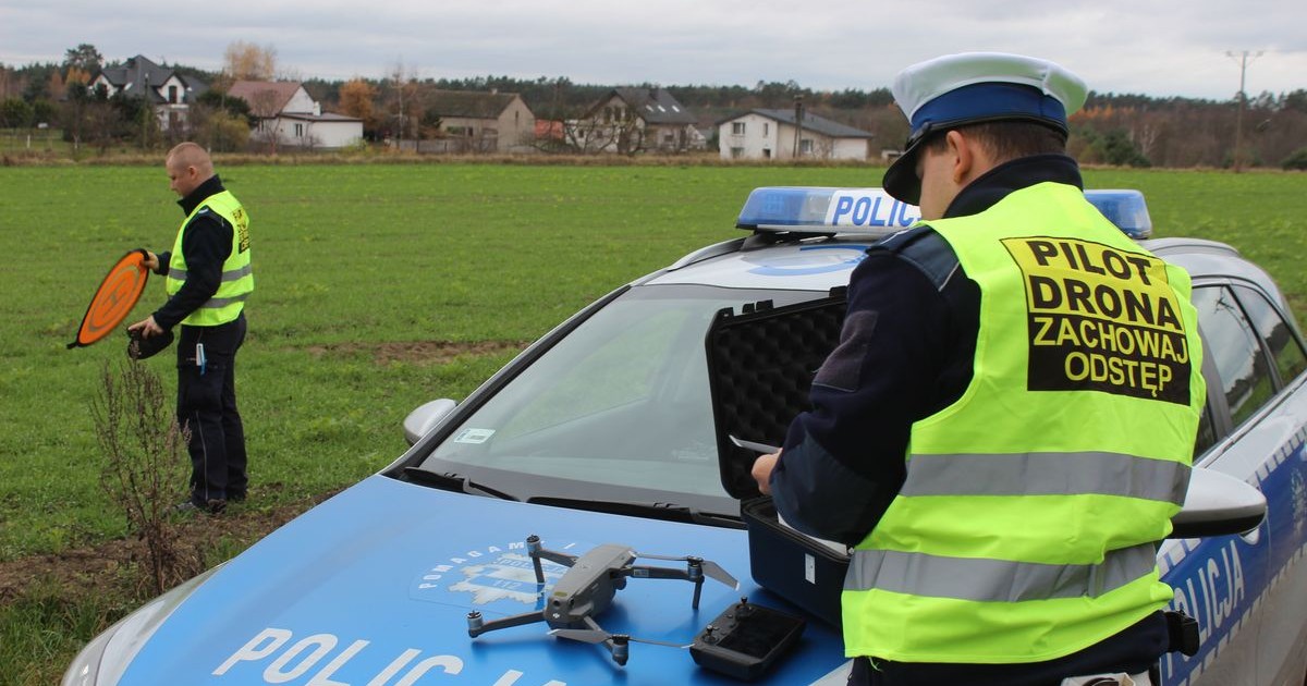 Operatorzy dronów zwykle znajdują się w takiej odległości od drogi, że kierowcy nie mają szans, żeby ich zauważyć. 