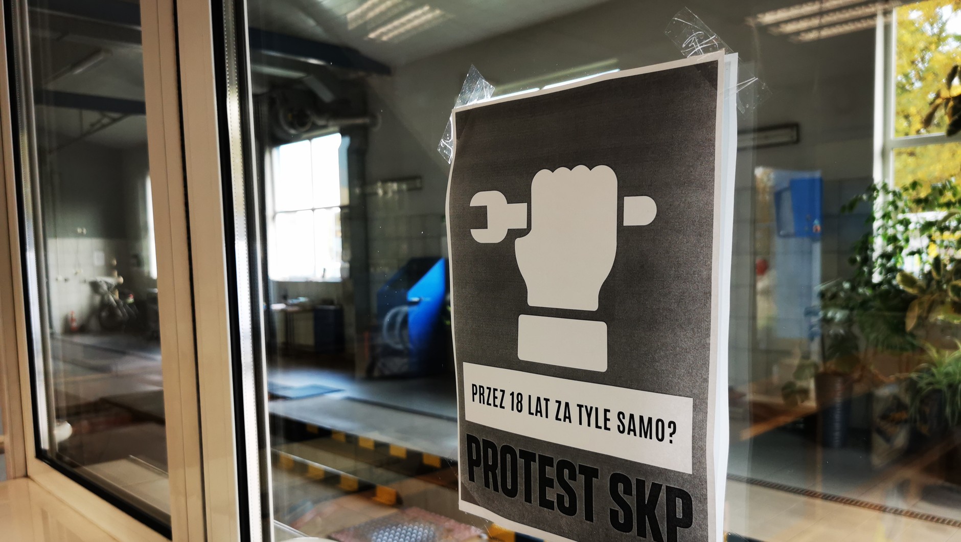 Stacje kontroli pojazdów protestują przeciwko zamrożeniu stawek, jednak robią to nieśmiało i nieskutecznie.
