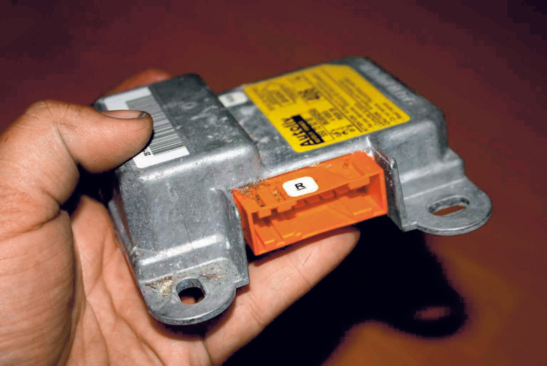 Elektronika w aucie - naprawiać czy nie