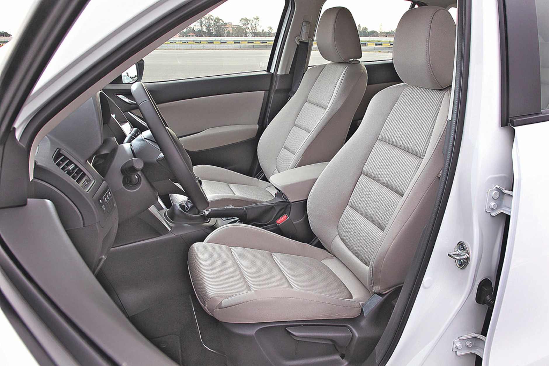 Porównanie kompaktowych SUV-ów: Mazda CX-5 kontra Volkswagen Tiguan, Subaru XV i Range Rover Evoque