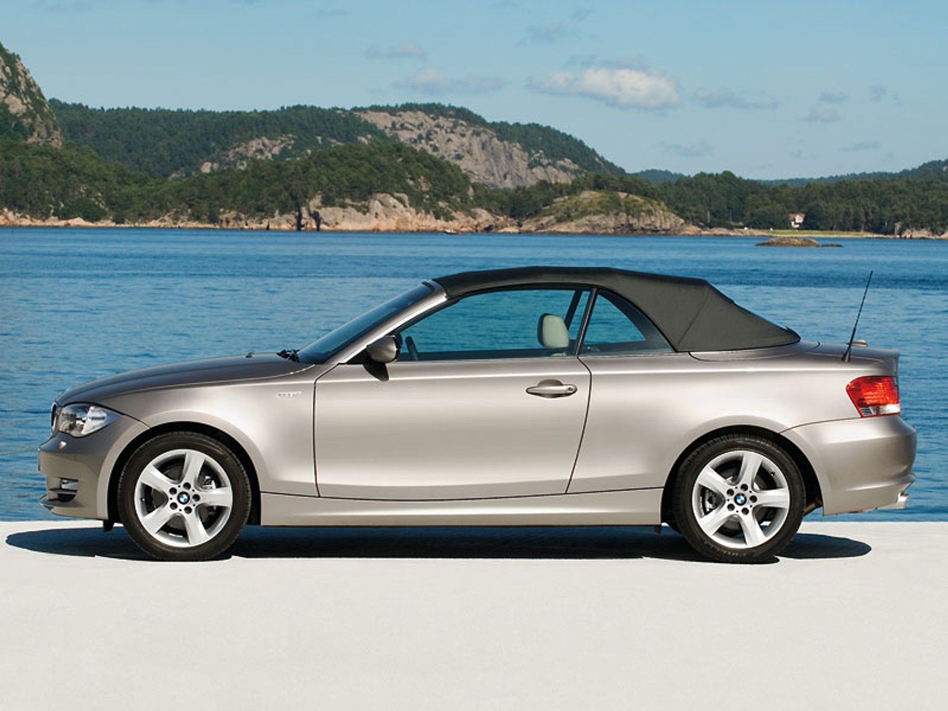 BMW 1 Cabrio: nowe fotografie i oficjalne informacje