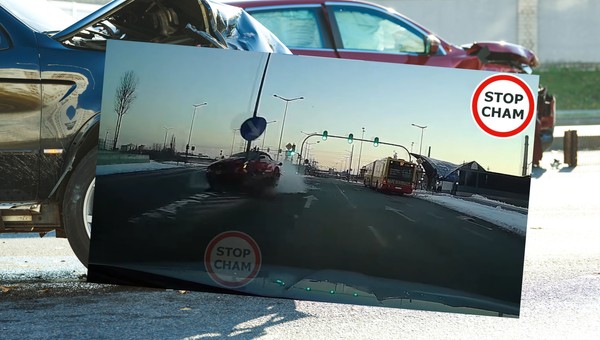 Szczęście w nieszczęściu. Mustang "tylko" ściął latarnię. Mogło być gorzej [WIDEO]