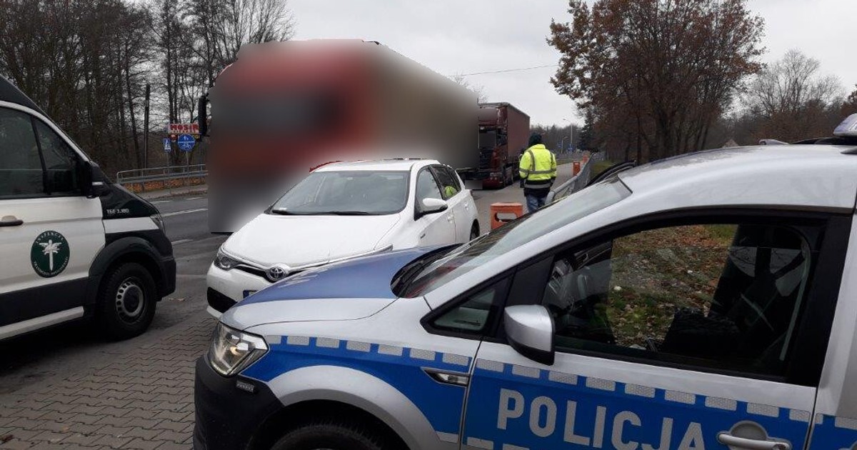 Pół promila w dziewiątej minucie jazdy. Zatrzymano nietrzeźwego kierowcę ciężarówki