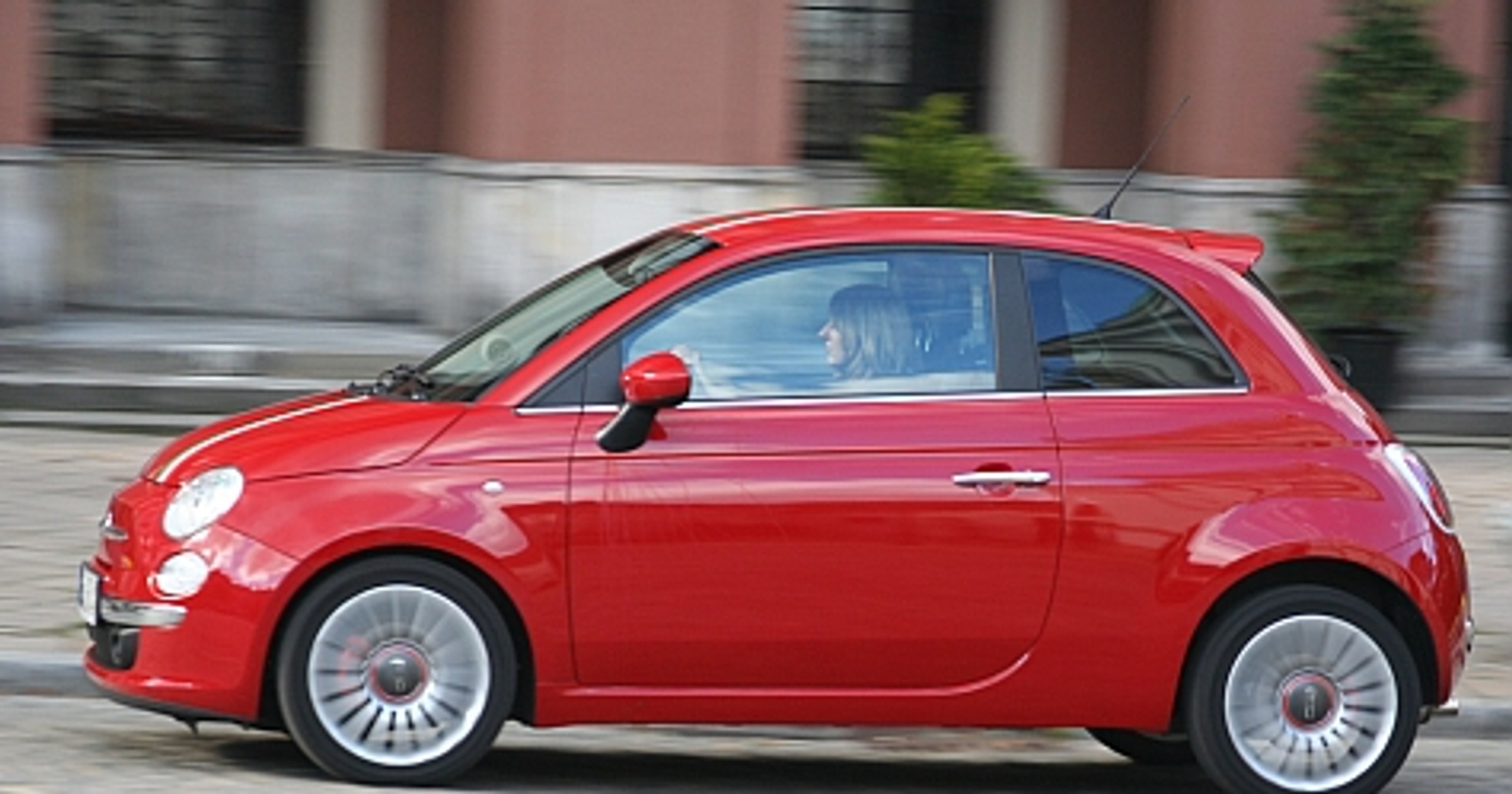 Fiat 500 do serwisu! Tylne hamulce mogą być niebezpieczne
