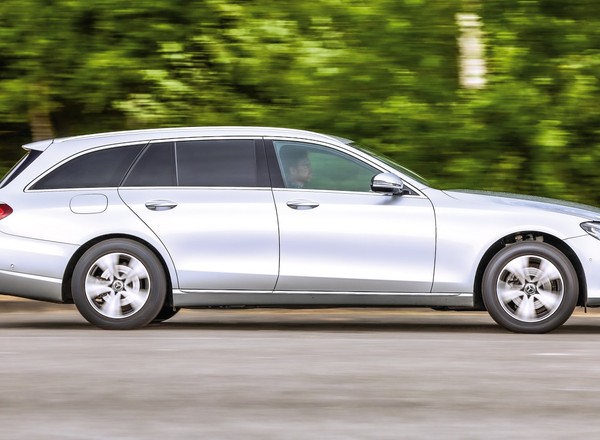 Sprawdziliśmy stan Mercedesa S213 z przebiegiem 150 tys. km. Czy używany, nowoczesny Mercedes drenuje portfel?