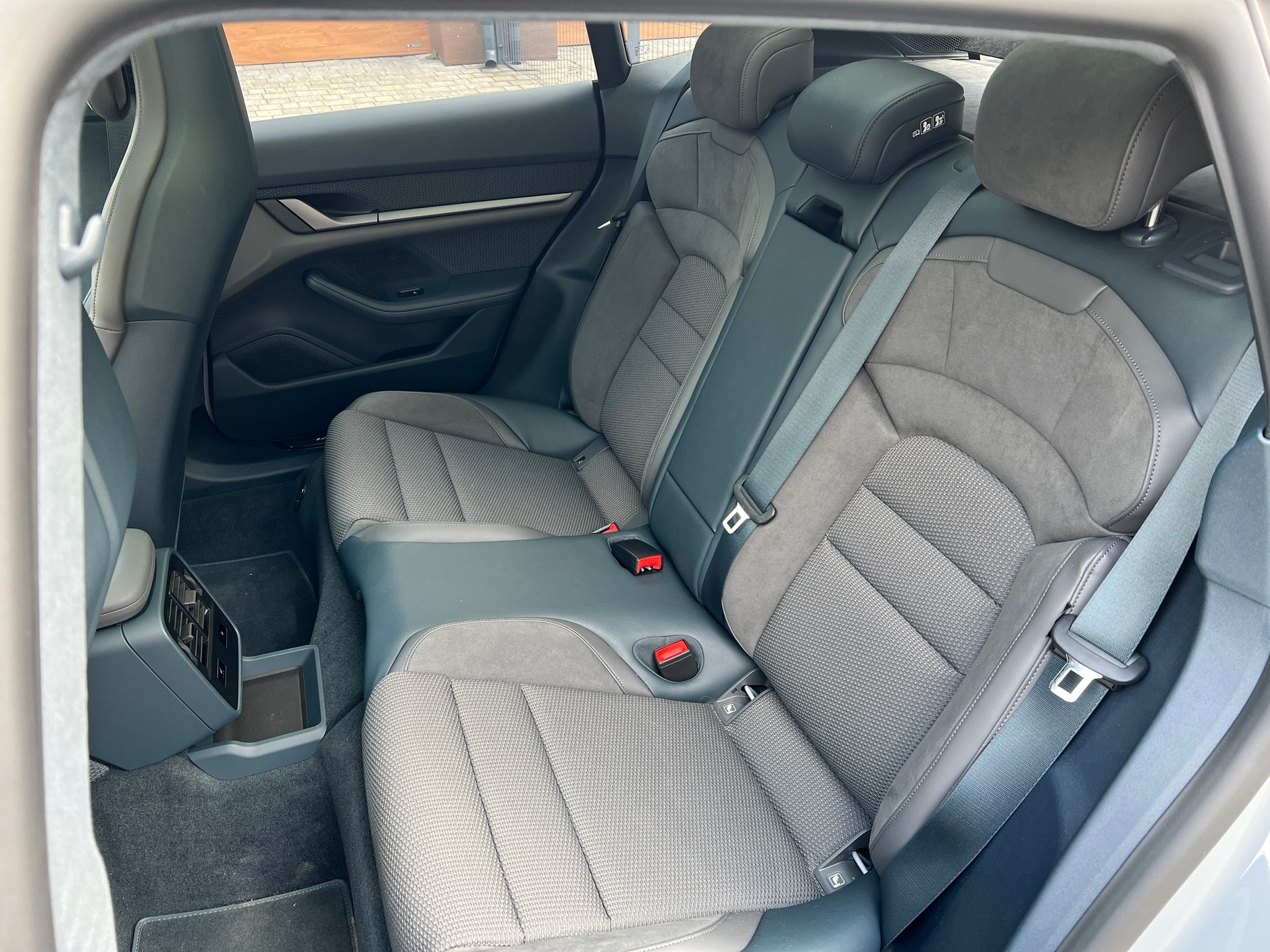 Porsche Taycan 4 Cross Turismo 2023