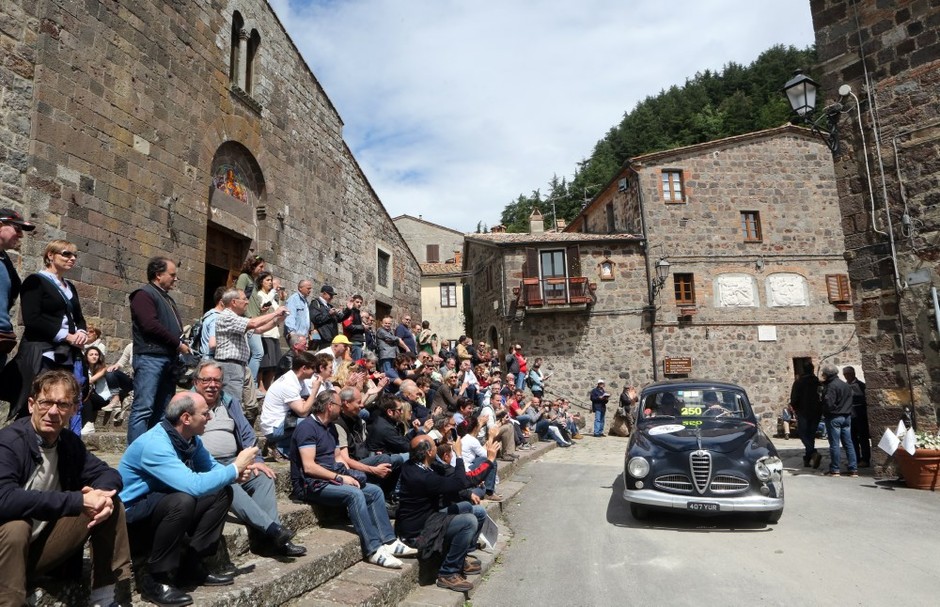 Słynny wyścig Mille Miglia 2014 bez Polaków