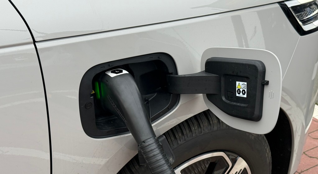Ładowanie samochodu elektrycznego