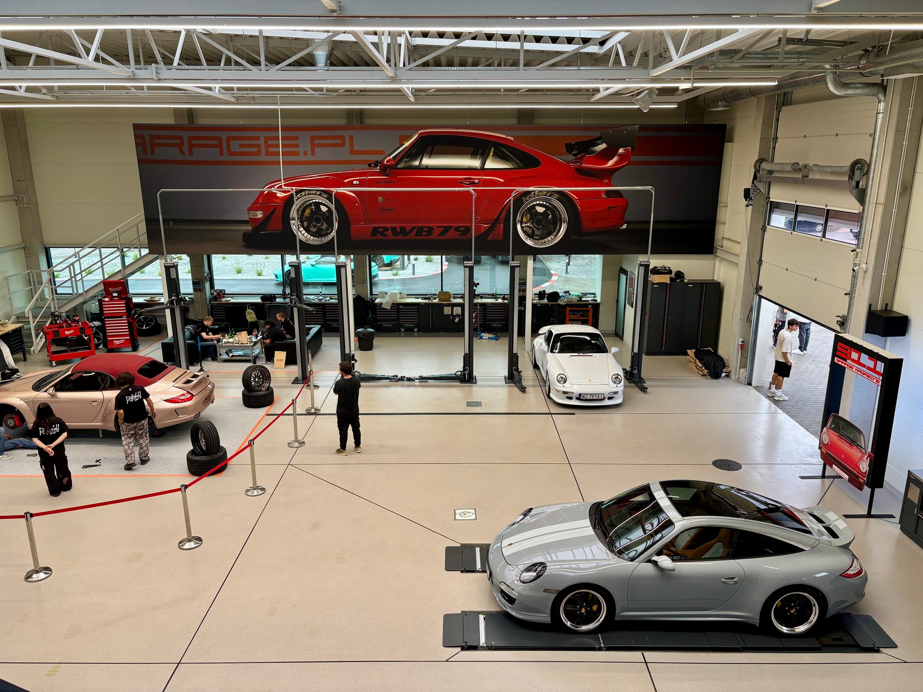 Otwarcie nowej siedziby 911 Garage i budowa kolejnego RWB