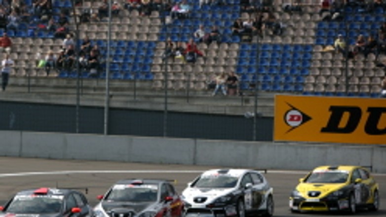 Wyścigi: Damian Sawicki rywalizuje o tytuł wicemistrza Seat Leon Supercopa