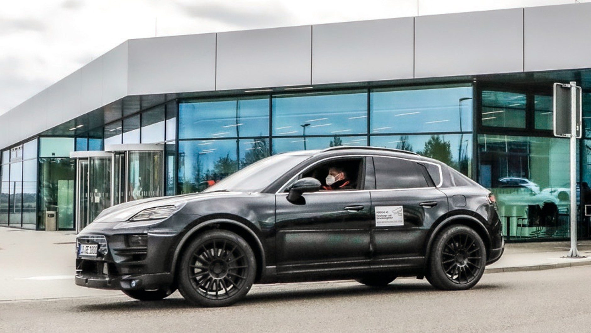 Elektryczny SUV Porsche Macan będzie dzielił rozwiązania techniczne  z Audi Q6 e-tron