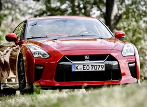 Nissan GT-R - im szybciej tym lepiej