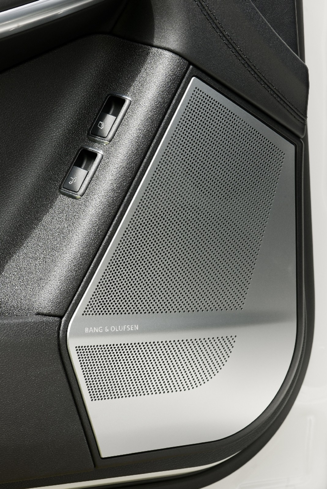 Kolejny Bang &amp; Olufsen do Mercedesa