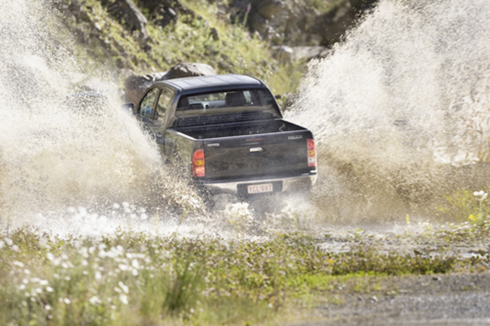 Toyota Hilux z nową twarzą