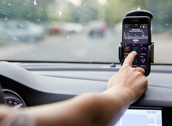 CB-radio, czy smartfonowe ostrzegacze?