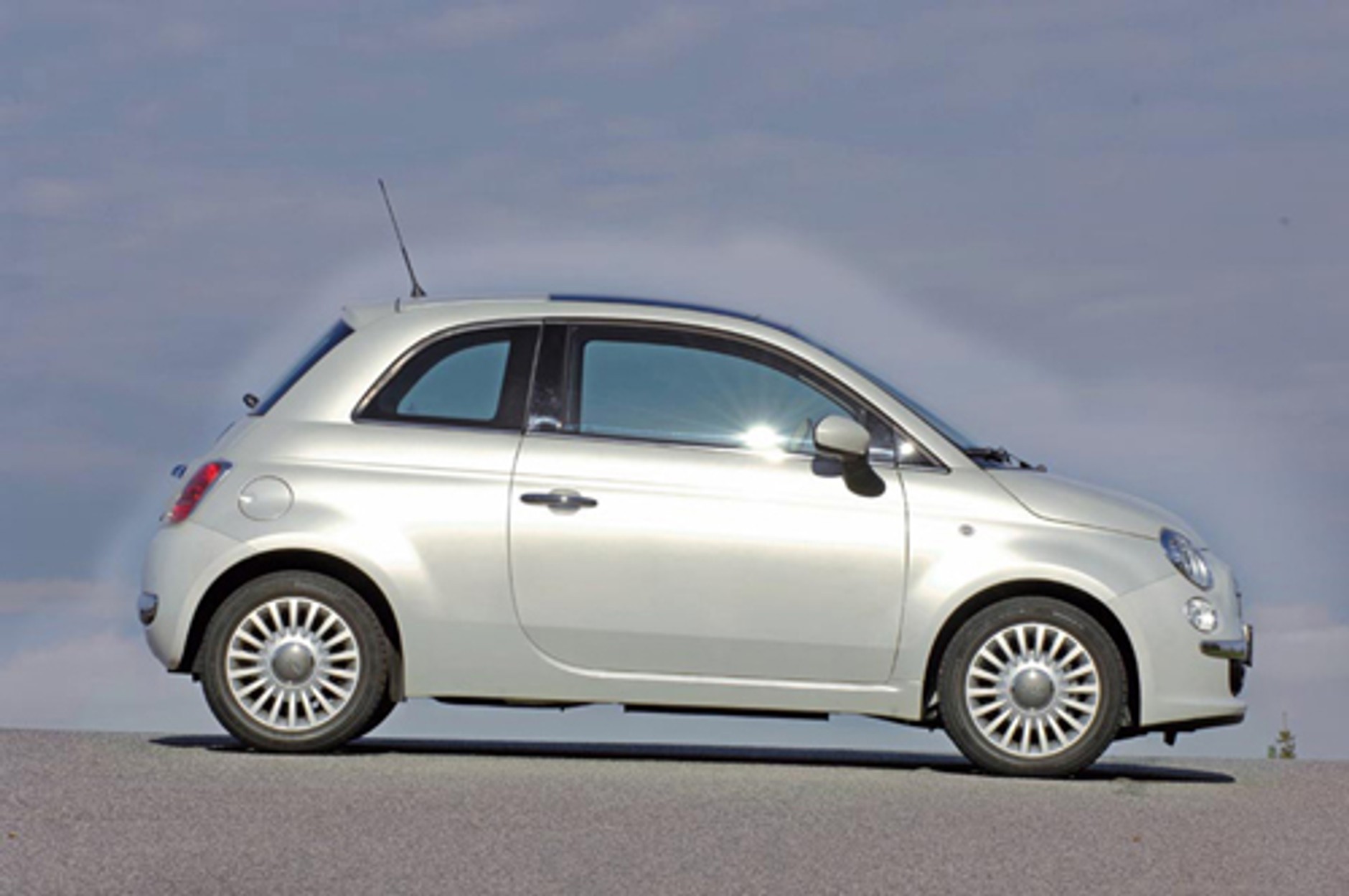 Fiat 500 kontra Mini i Twingo - Co naprawdę potrafią kultowe maluszki?