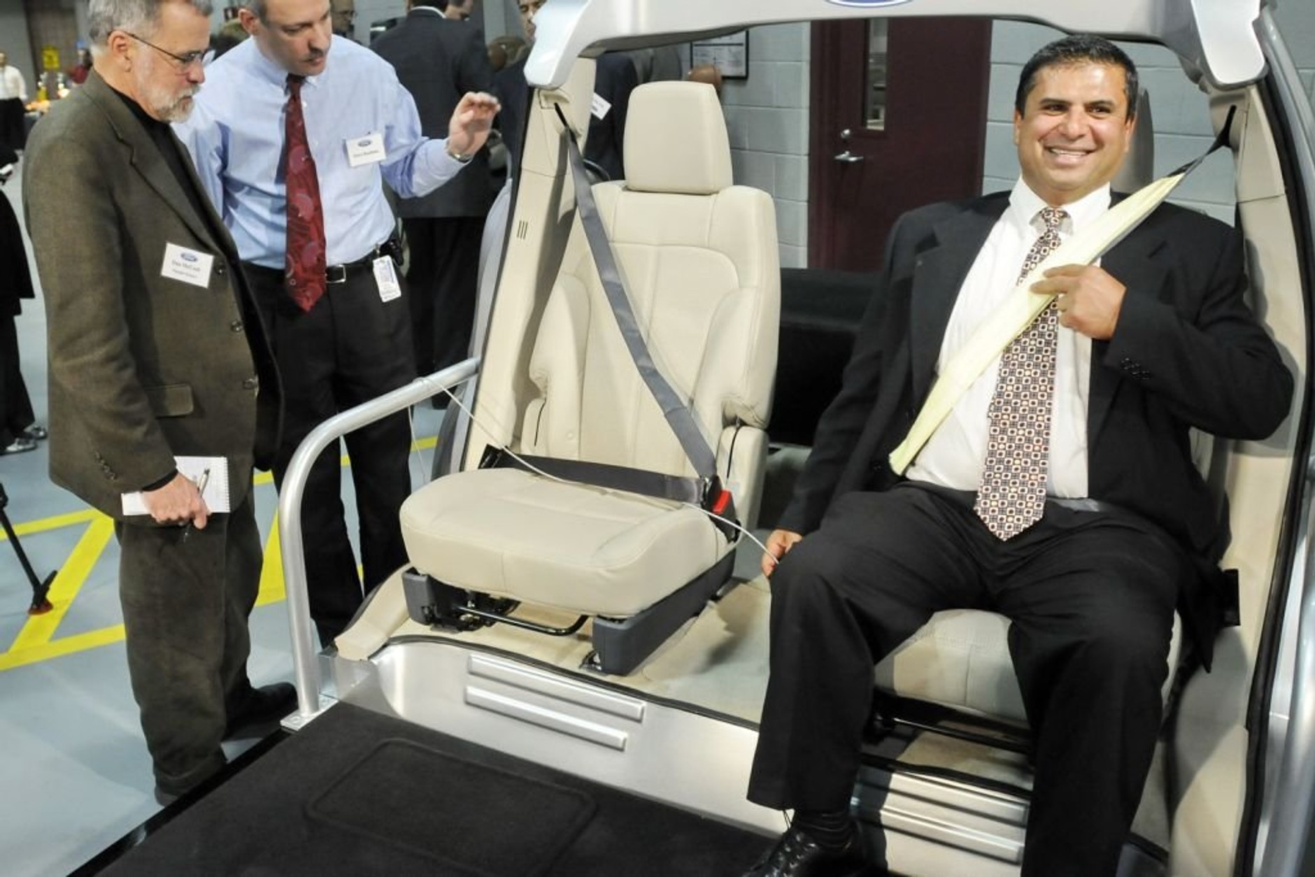 Ford prezentuje pierwsze nadmuchiwane pasy bezpieczeństwa