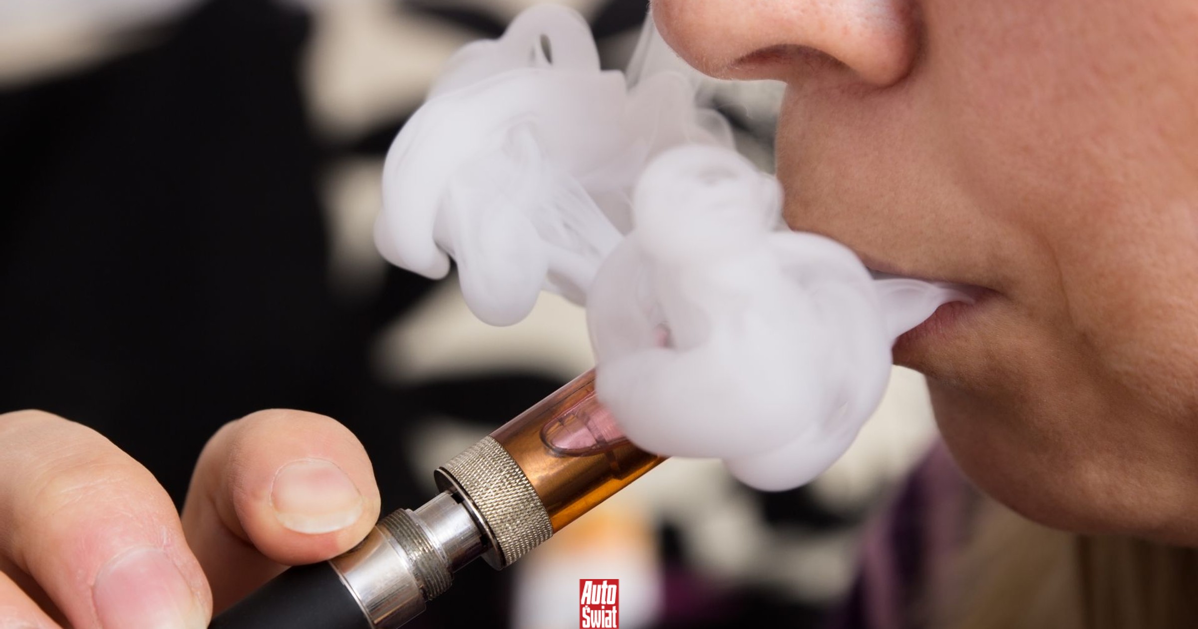 Mandat za palenie za kierownicą? Niemiecki sąd wydał przełomowe orzeczenie