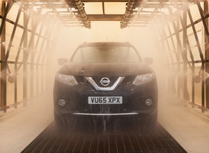 Pierwsze skutki Brexitu? Nissan wycofuje się z produkcji swojego SUV-a