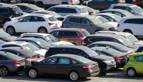 Auta sprowadzane z USA pochodzą najczęściej z aukcji i mają za sobą burzliwą przeszłość. Służby mogą ją łatwo sprawdzić