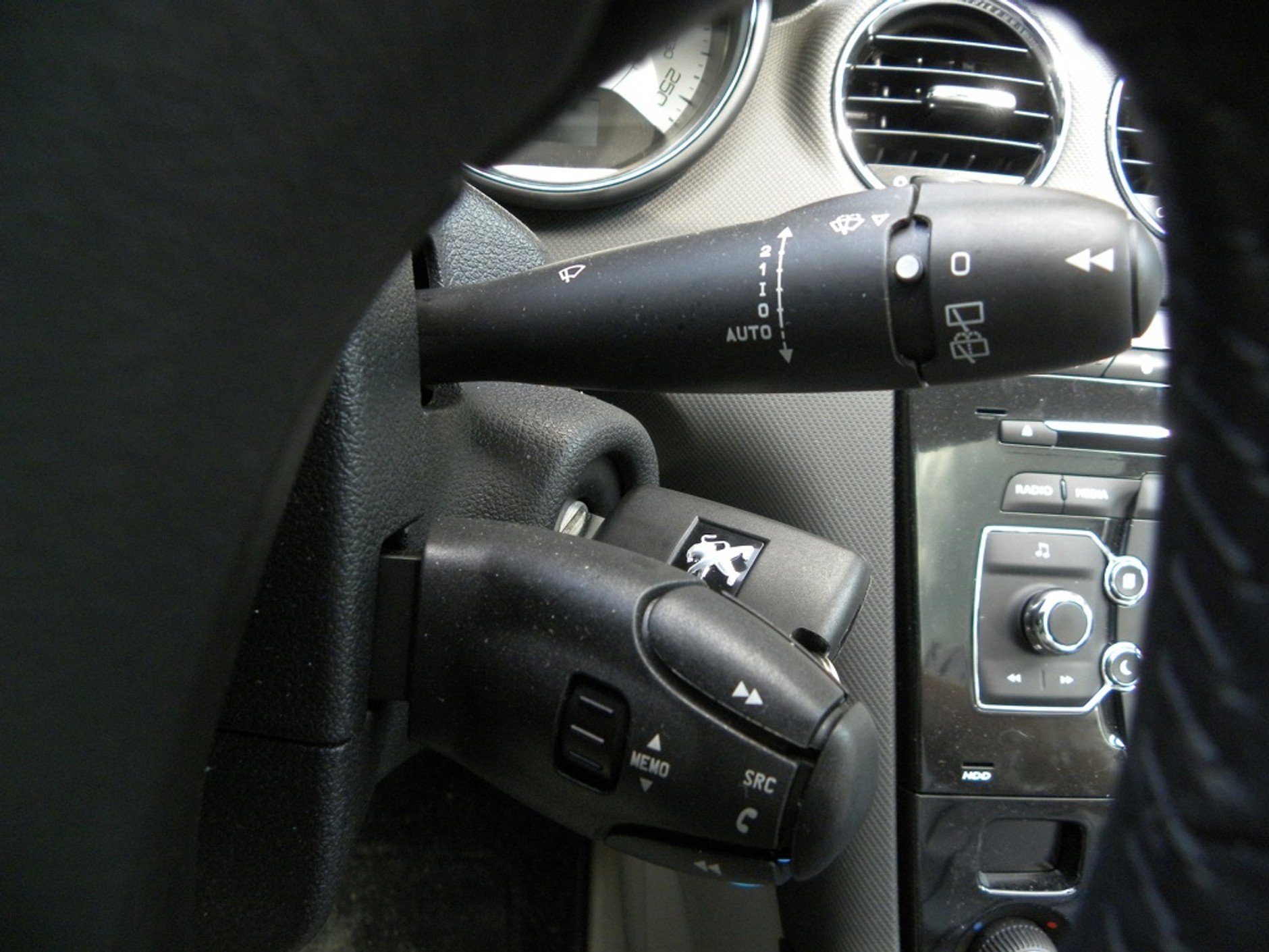 Peugeot 308 FL: Świeża twarz