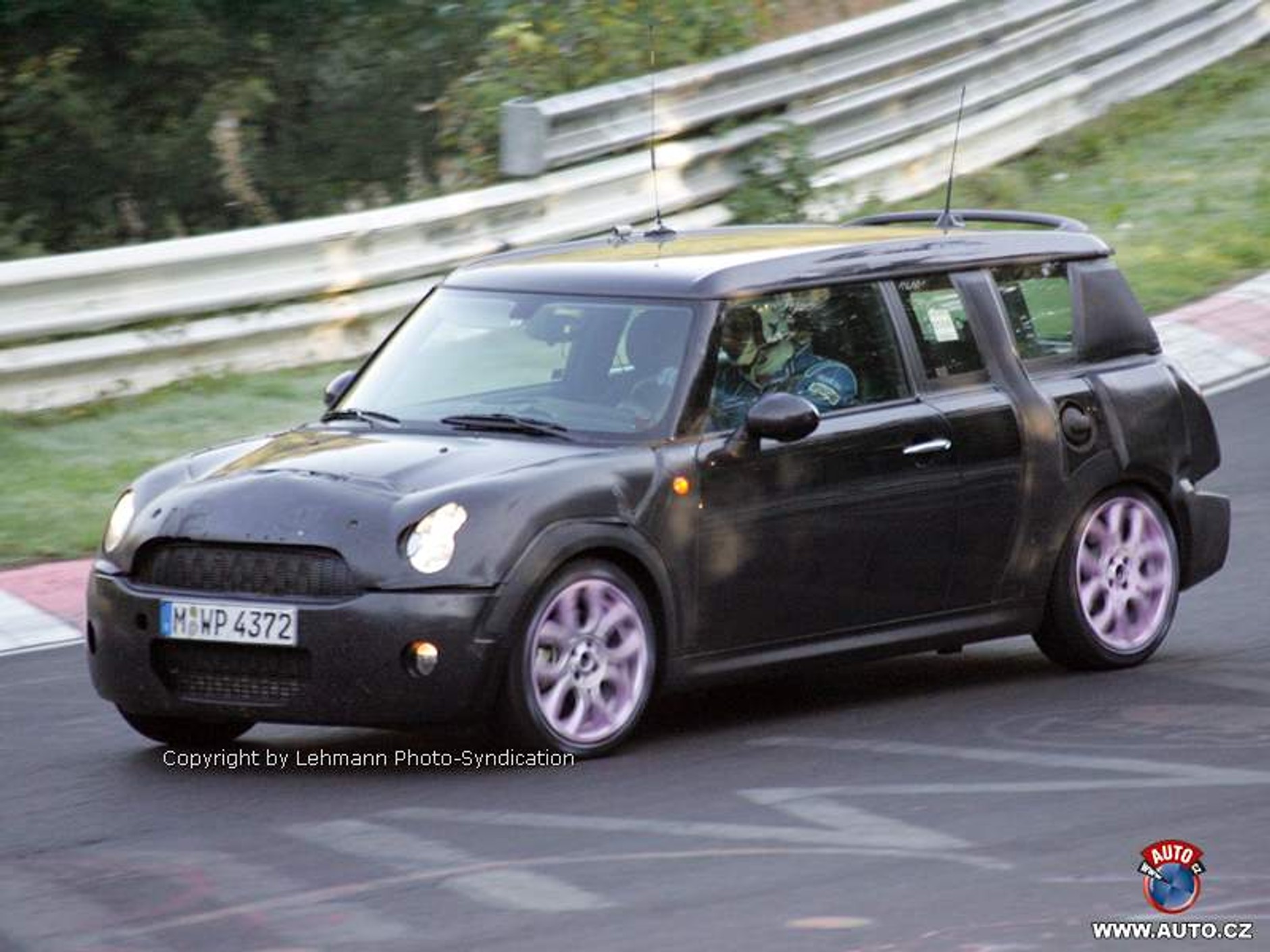 Zdjęcia szpiegowskie: Jak to będzie z drzwiami Mini Traveller?