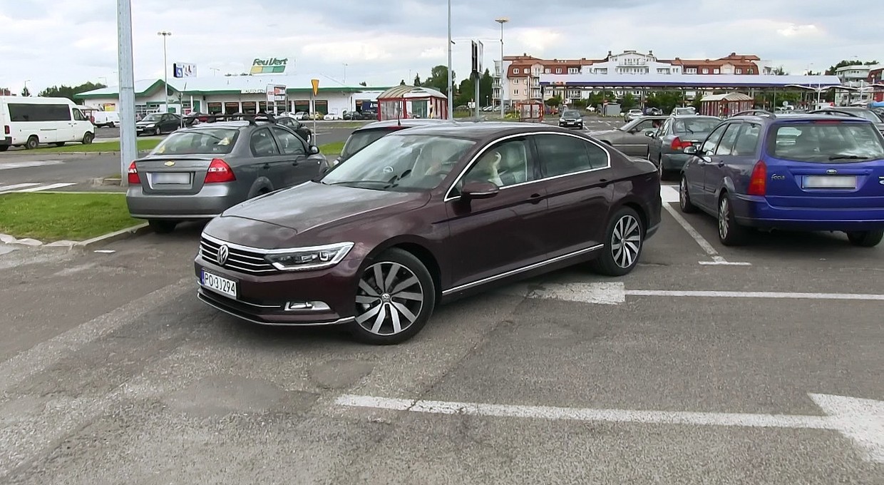 Czy warto wyposażyć auto w asystenta parkowania?