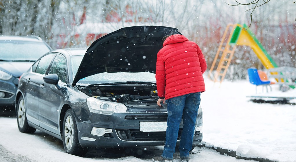 Mróz unieruchamia samochody. Czy twój także nie pojedzie?