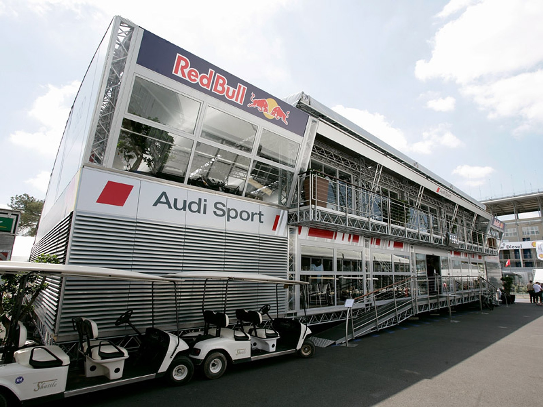 24 godziny Le Mans 2008: niespodziewana porażka Peugeota (fotogaleria)