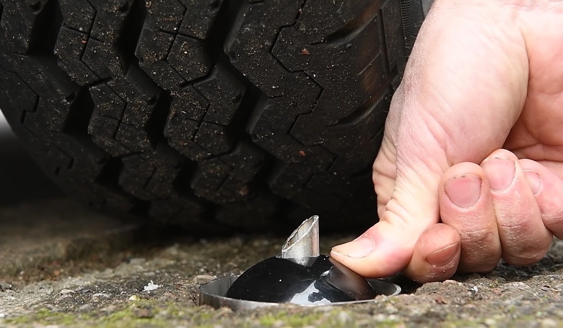 Przebijak opon zamiast słupków? To brytyjski pomysł