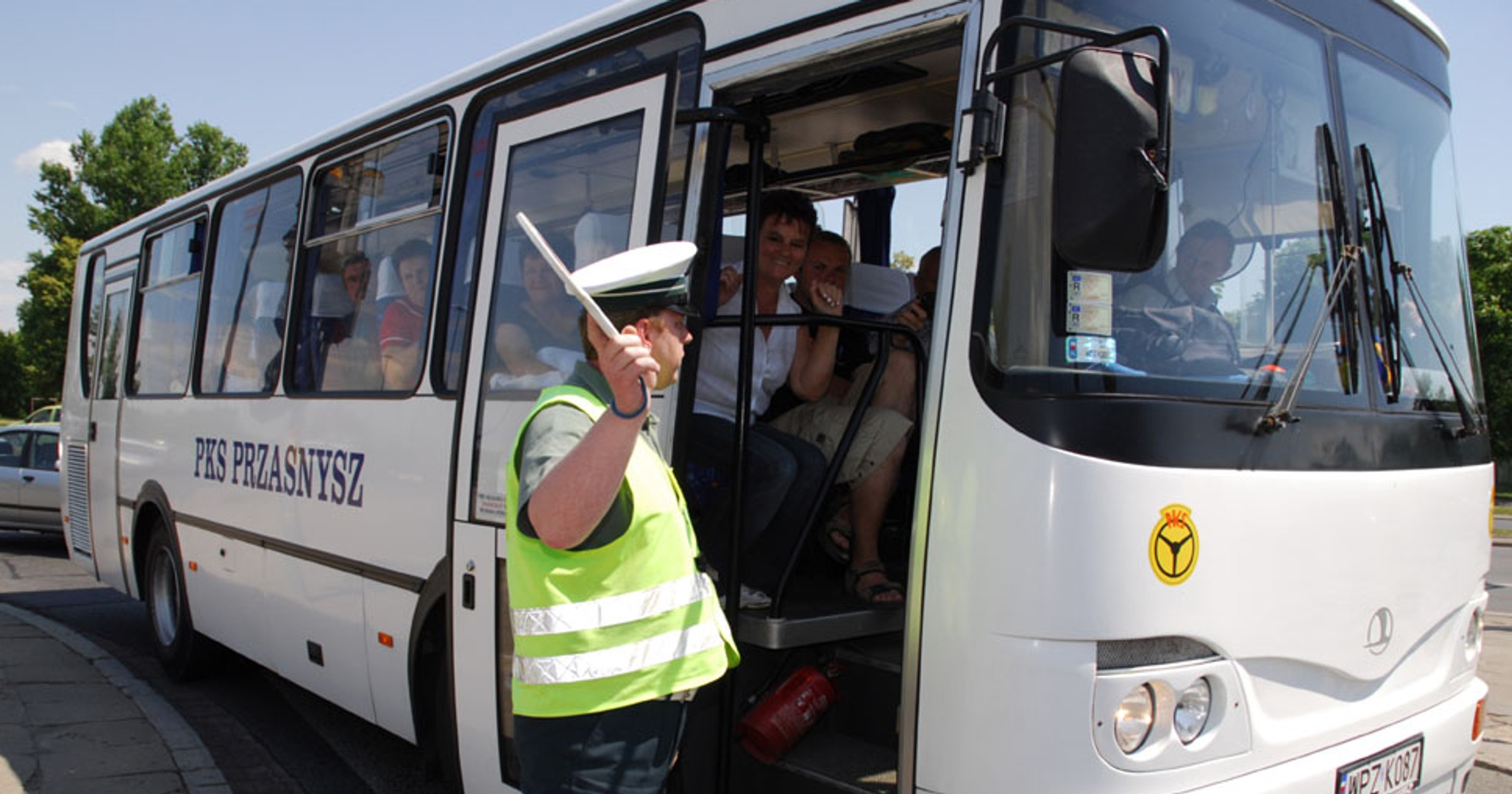 Autokarowe wycieczki pod kontrolą