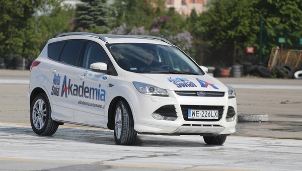 Jak dobrze jeździć samochodem? Poradnik dla początkujących kierowców