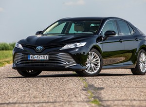 Toyota obniża ceny na modele hybrydowe