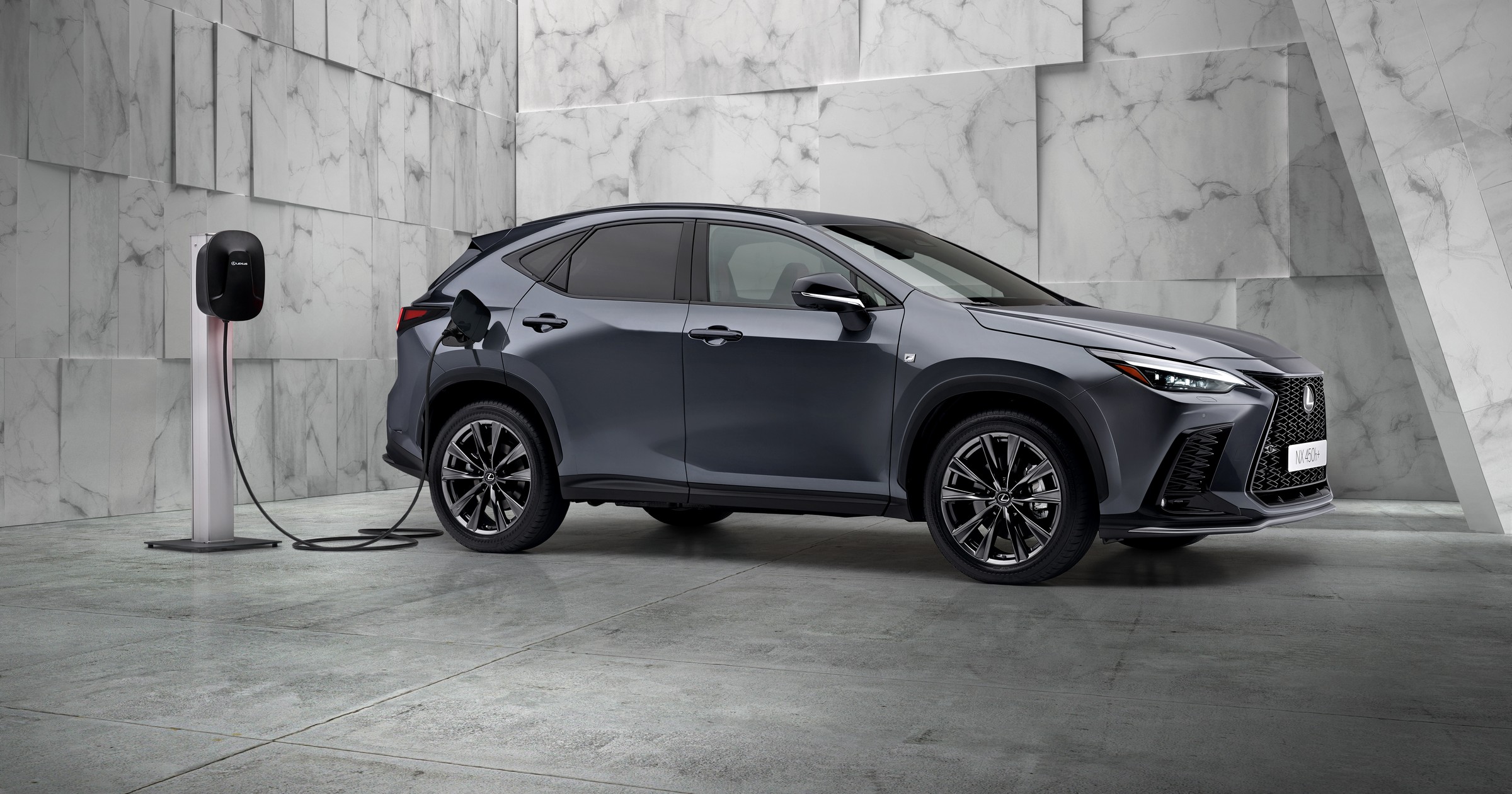 Lexus NX - w Polsce dostępny w dwóch wersjach napędu hybrydowego
