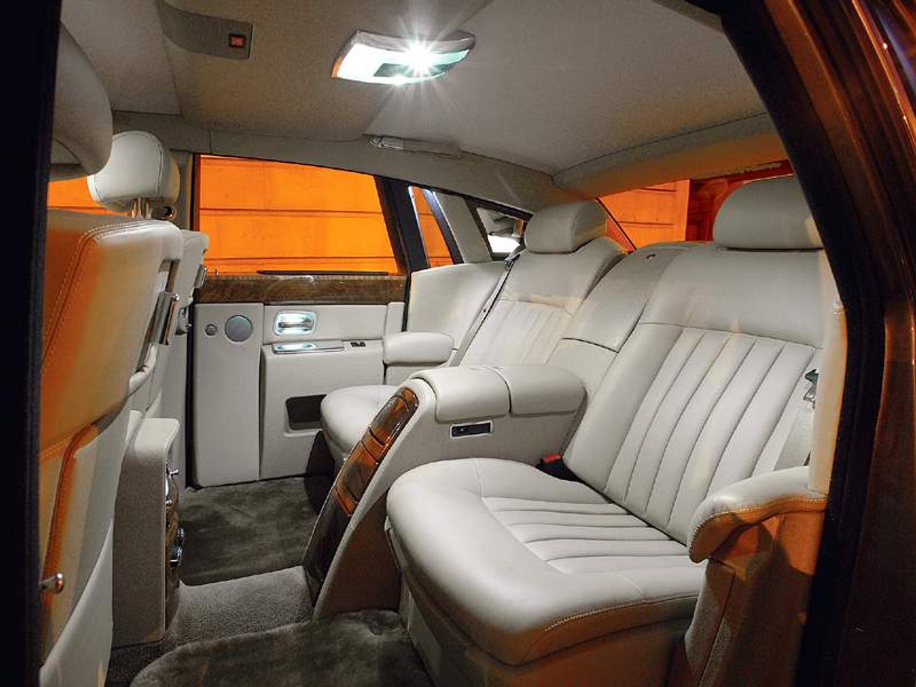 Rolls-Royce: 805 sprzedanych samochodów. Mały Rolls potwierdzony!