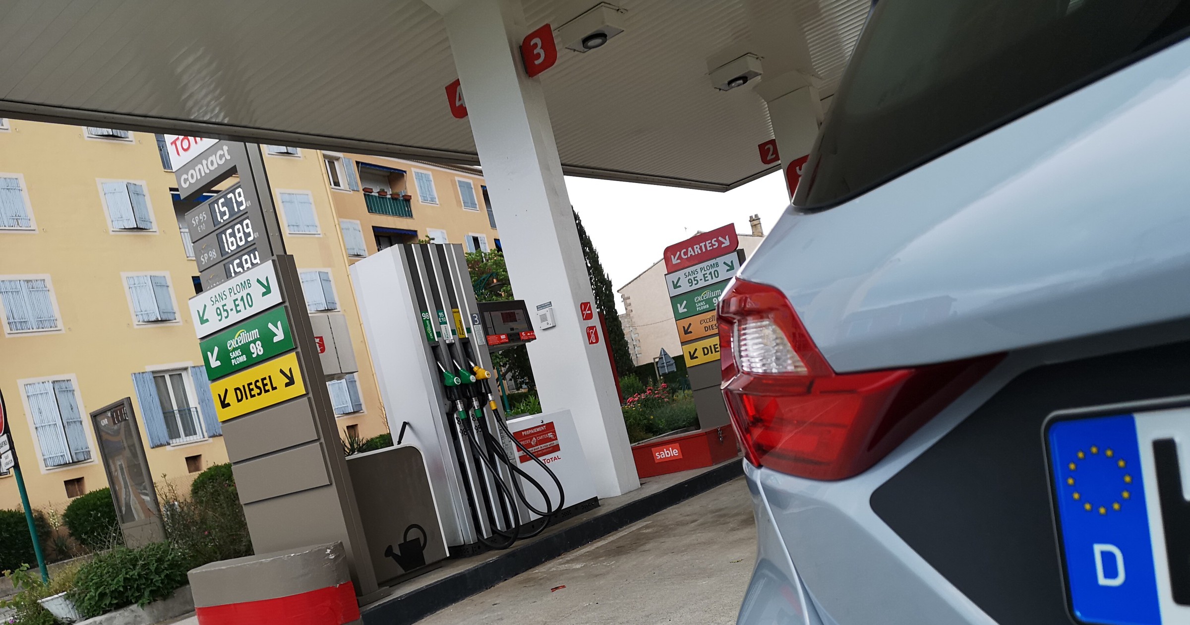 Stacja paliw we Francji