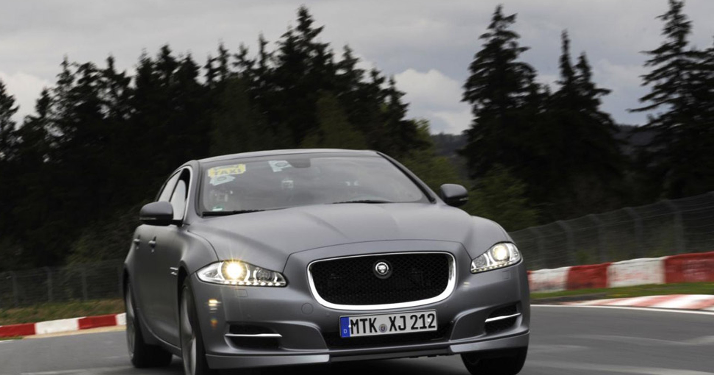 Jaguar XJ Sport w roli taxi na Nurburgringu